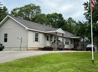 418 6th St, Manistee, MI 49660