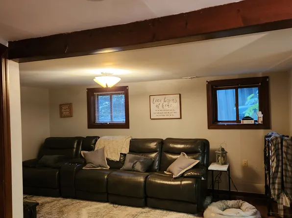 (undisclosed Address), New Hartford, CT 06057