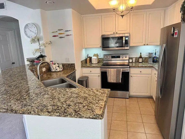9263 Regents Rd #B210 — Photo 5
