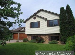 2216 McAfee Cir, Saint Paul, MN 55109