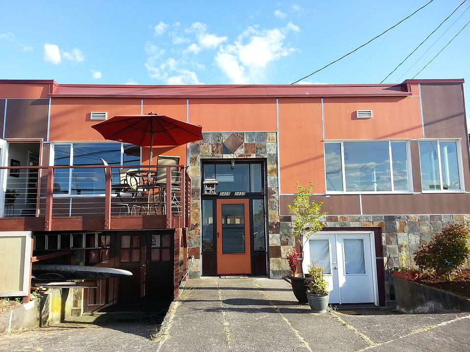 Alki Beach House Front View