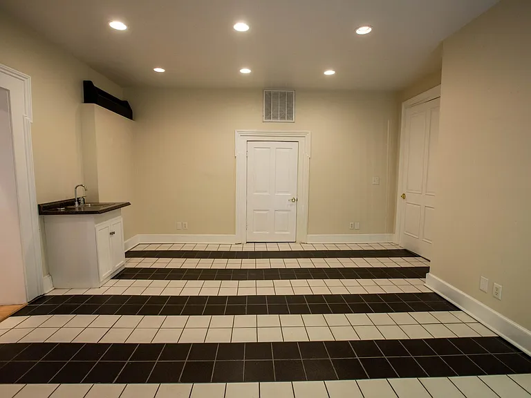 335 N 6th St #1 — Photo 28