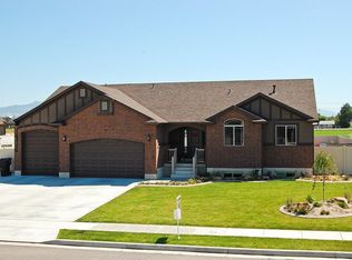 2466 N 2100 W, Clinton, UT 84015