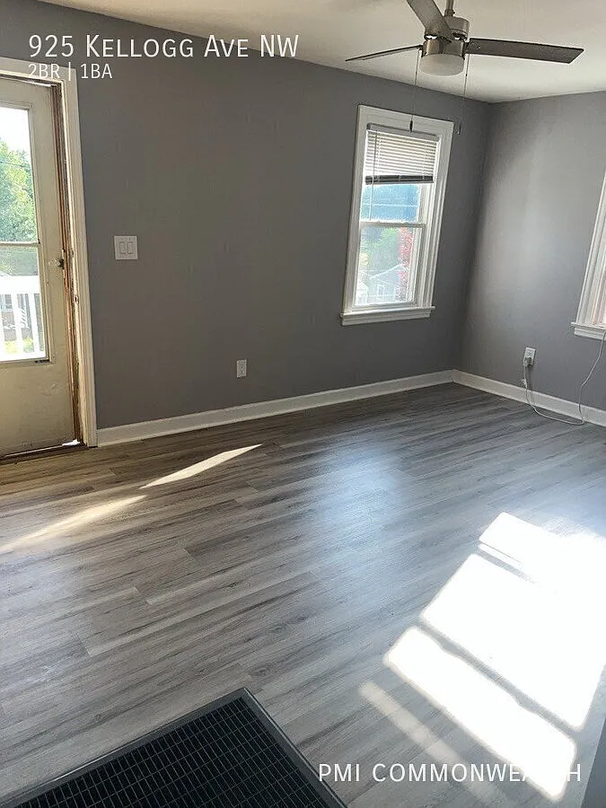 2 Bed / 1 Bath Single Family (Available 9/10/26) — Photo 4