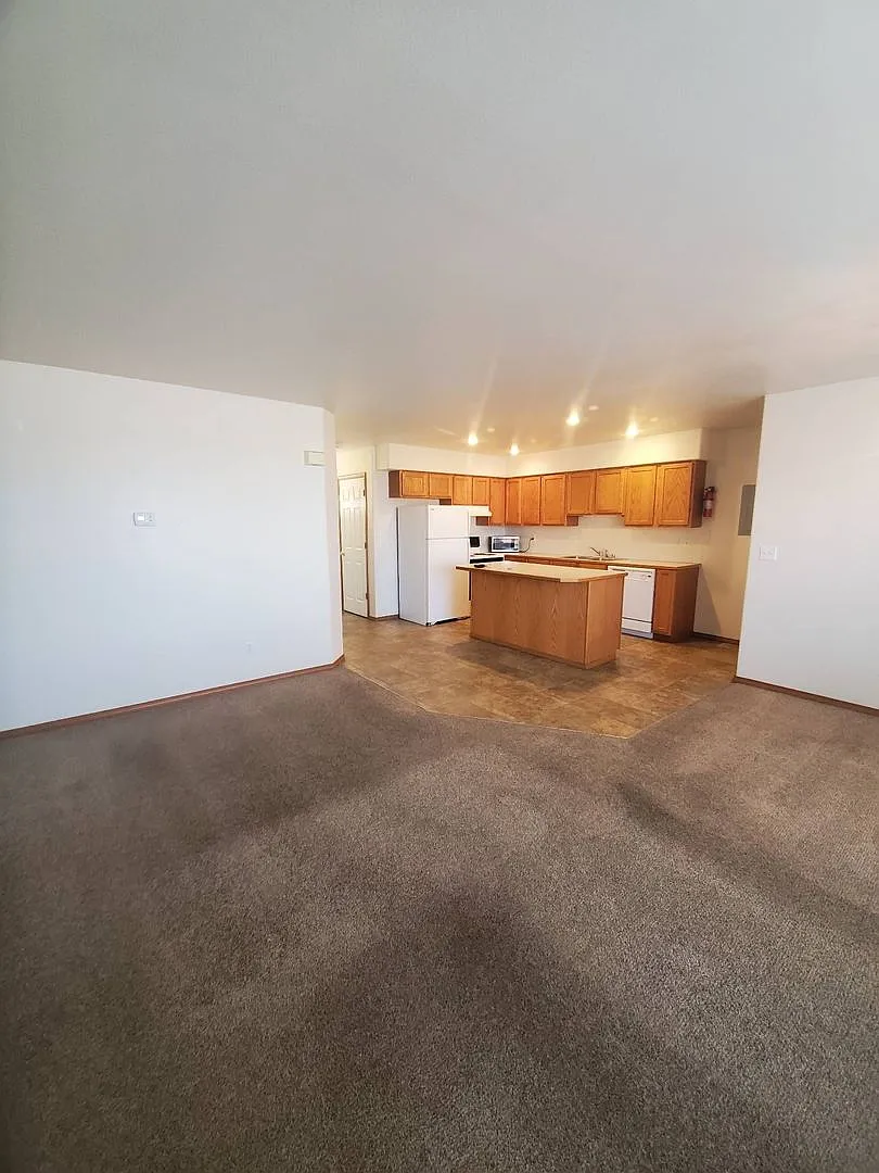 1306 S Skyline Dr — Photo 2