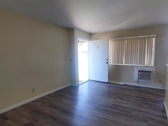 4th image of 114 N Huntington Dr #C