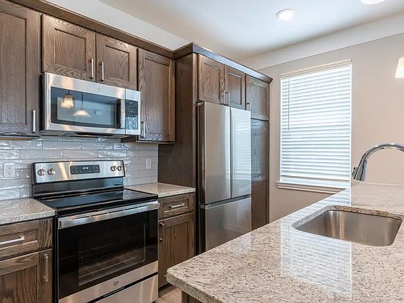 5th image of 14304 Wexford Dr