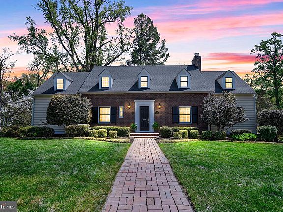 3rd image of 212 Forest Dr