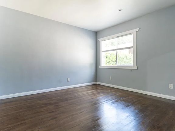 5th image of 1715 Scott Ave #B