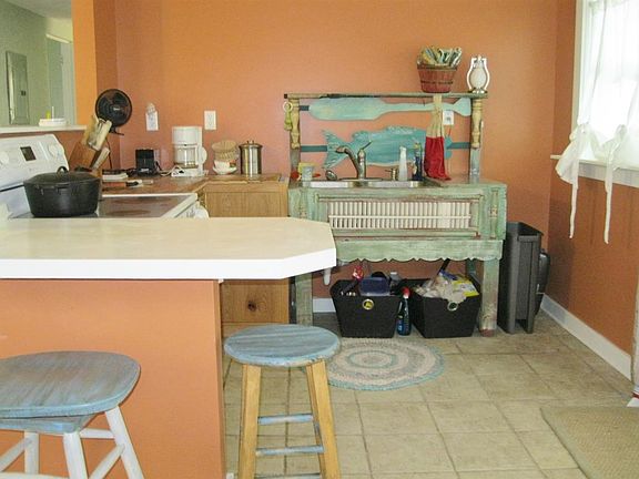 4th image of 164 Harbor Cir