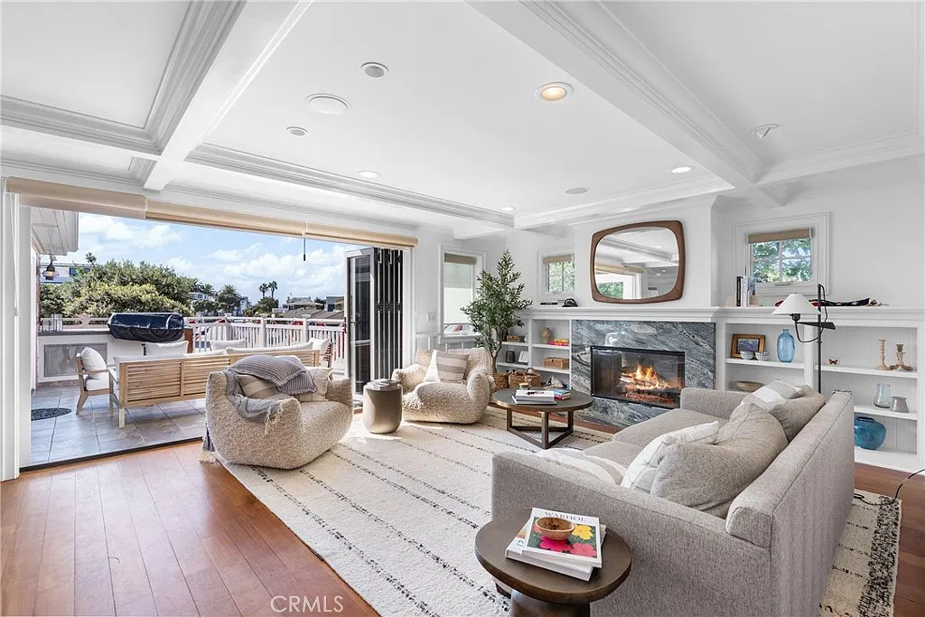 4 bed, 5.5 bath, 3963 sqft, $20,000 — Photo 4