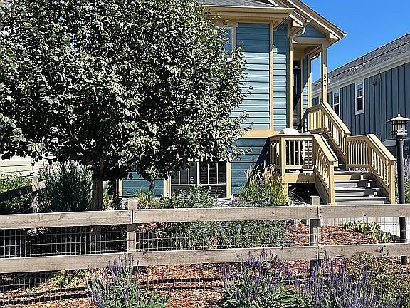 2nd image of 577 Hoyt Ln