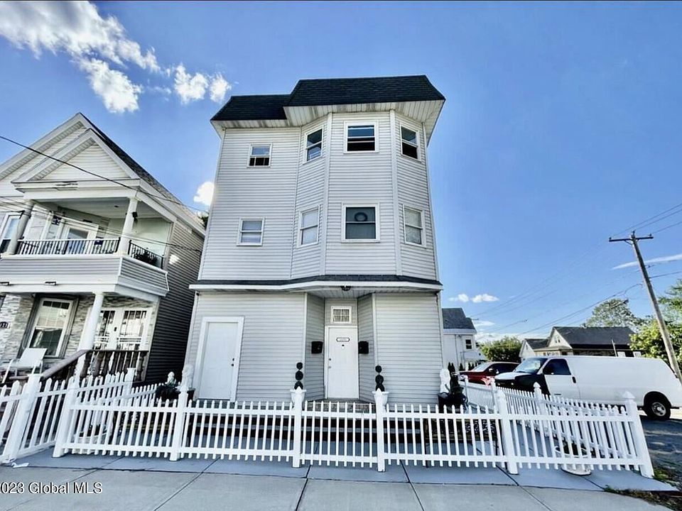 1st image of 1633 Carrie St