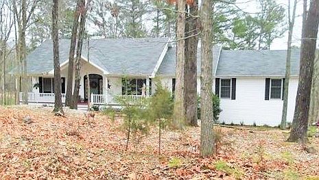 4 BR, 3.5 BA, on 3.04 Acres 