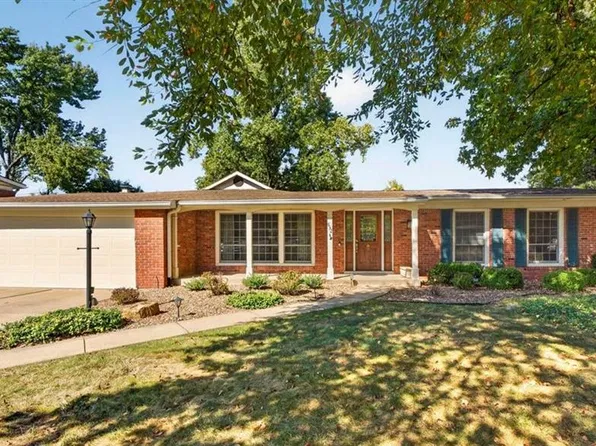 832 Westwood Dr, Ballwin, MO 63011