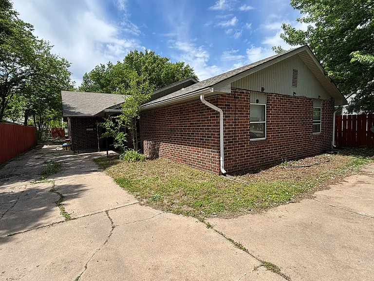 207 S Edwards Ave — Photo 11