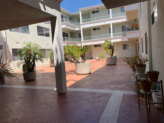 5th image of 1440 23rd St APT 309