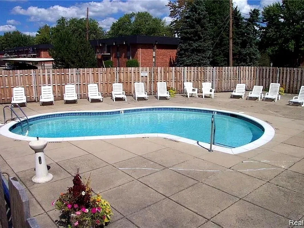 1 bed, 1.0 bath, 589 sqft, $1,200 — Photo 2
