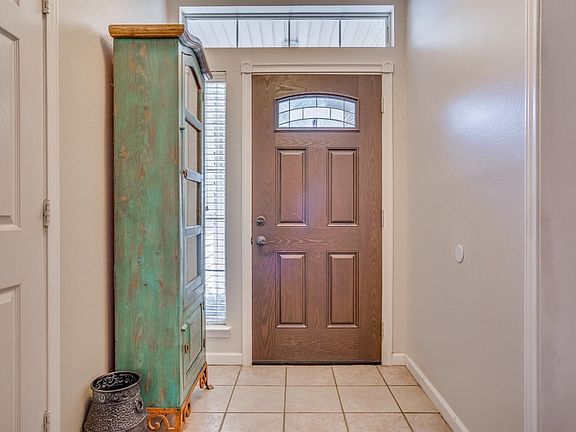 3rd image of 515 N Hyden Ave