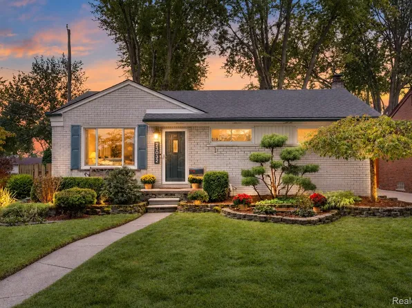 23032 Brookdale Blvd, Saint Clair Shores, MI 48082