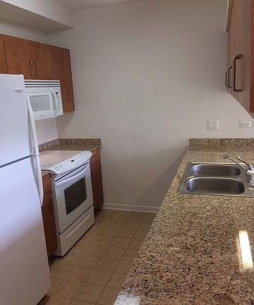 3rd image of 1720 Oak Ave Unit 405