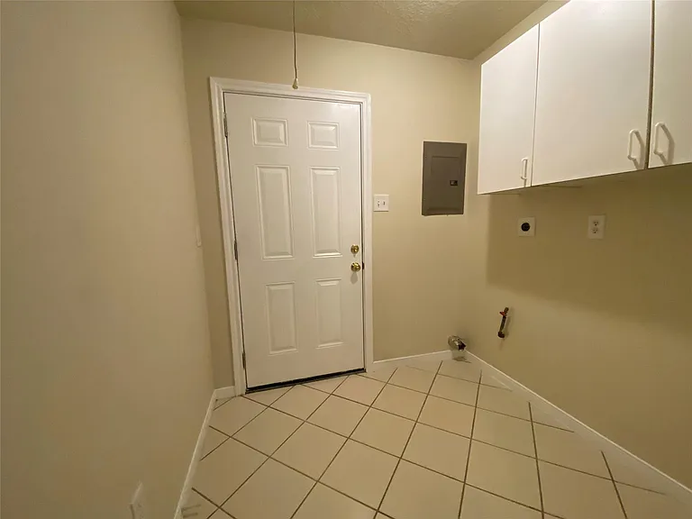 311 Willowick St — Photo 5