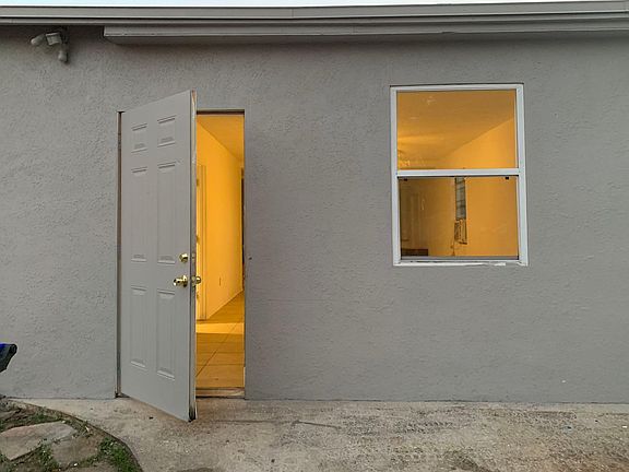 4th image of 338 N Buena Vista Ave