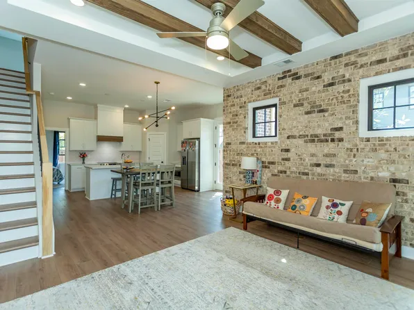 1168 Windsor Sq, Hoover, AL 35242