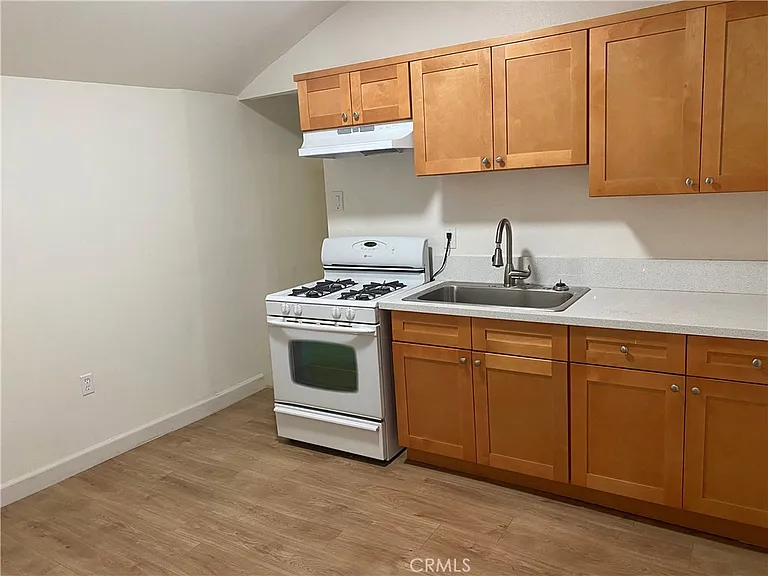 19216 Kendall Dr — Photo 3