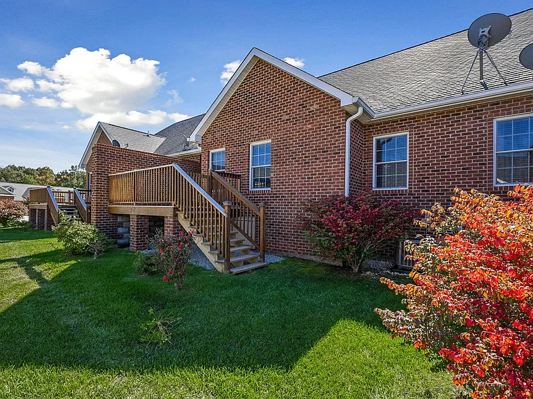 42 Saddle Brook Ln — Photo 20