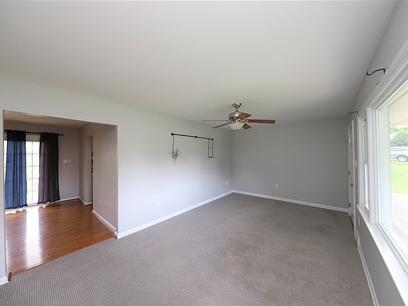 5th image of 116 S Hillcrest Dr