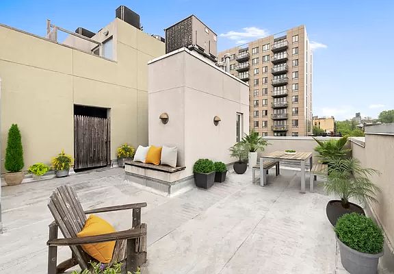 3rd image of 187 13th St APT 4A