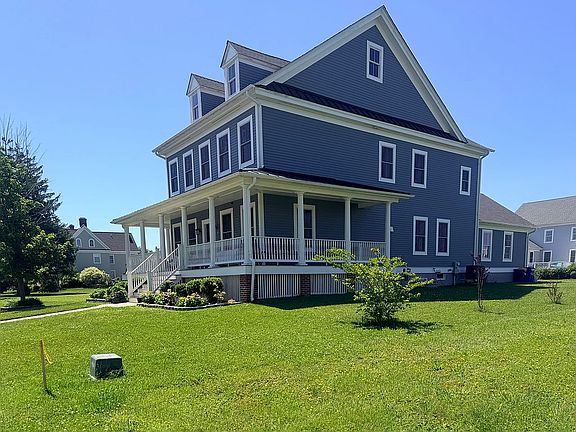 3rd image of 1309 Officers Row