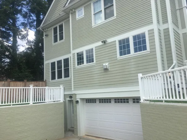 9501 Edgeley Rd, Bethesda, MD 20814