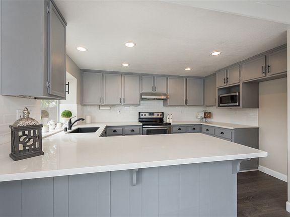 4th image of 778 Marbella Cir