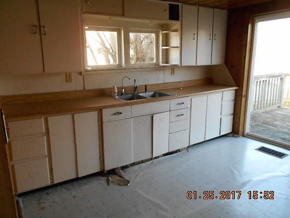 2nd image of 220 N Mulberry St