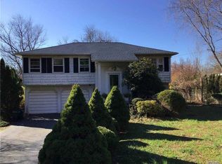 310 Pipe Stave Hollow Rd, Mount Sinai, NY 11766