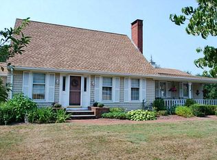 1 Valley Stream Dr, Cumberland, RI 02864