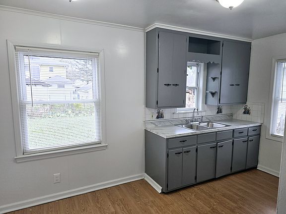 3rd image of 1106 Lincoln Ave