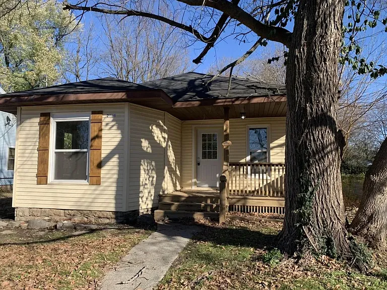 2046 N Campbell Ave — Photo 1