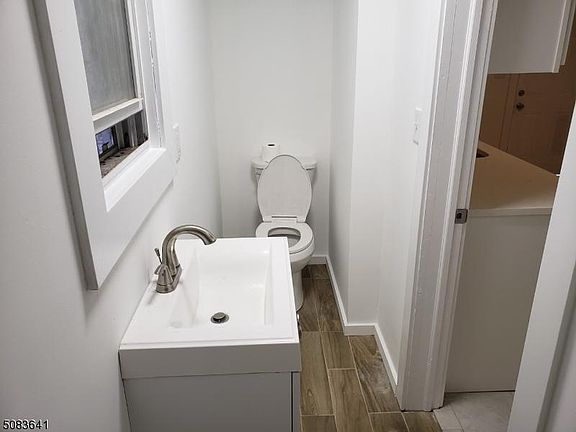 5th image of 337 Marshall St Floor 1