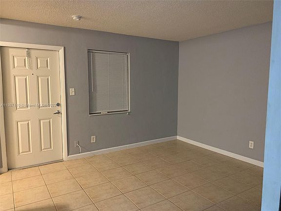 5th image of 635 SW 14th Ter #635