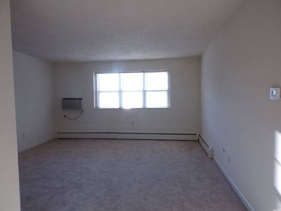 5th image of 671 Broad St #7