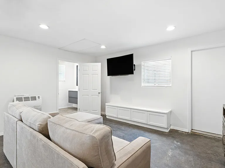 835 Dewitt Ave #B — Photo 8