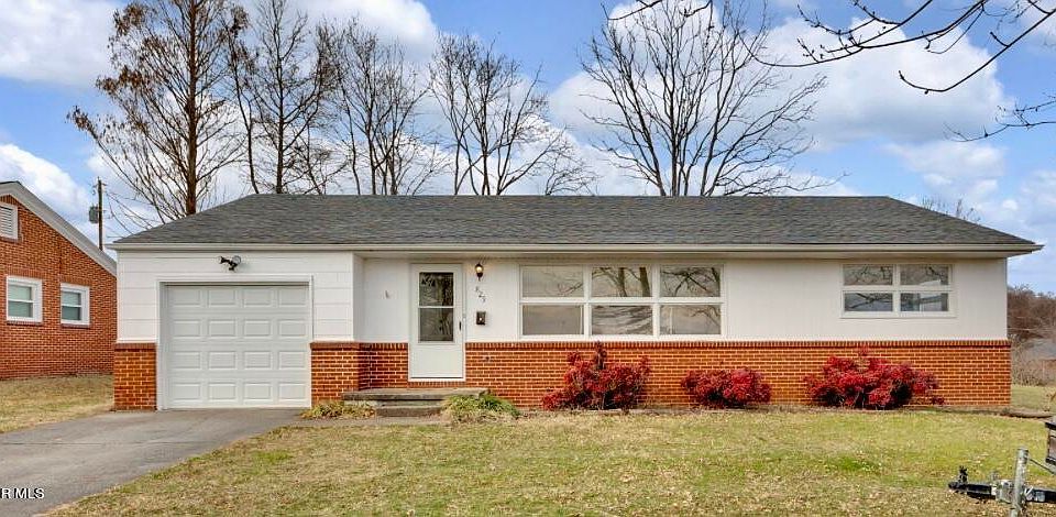 1st image of 829 Carlisle Dr