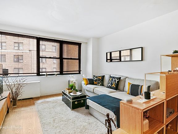 2nd image of 305 E 40th St #9Y