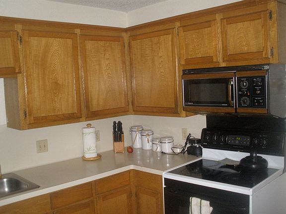 5th image of 4764 Meadow Trail Dr