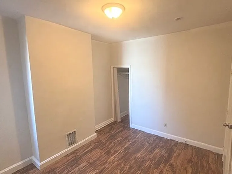 2518 W Fairmount Ave — Photo 16