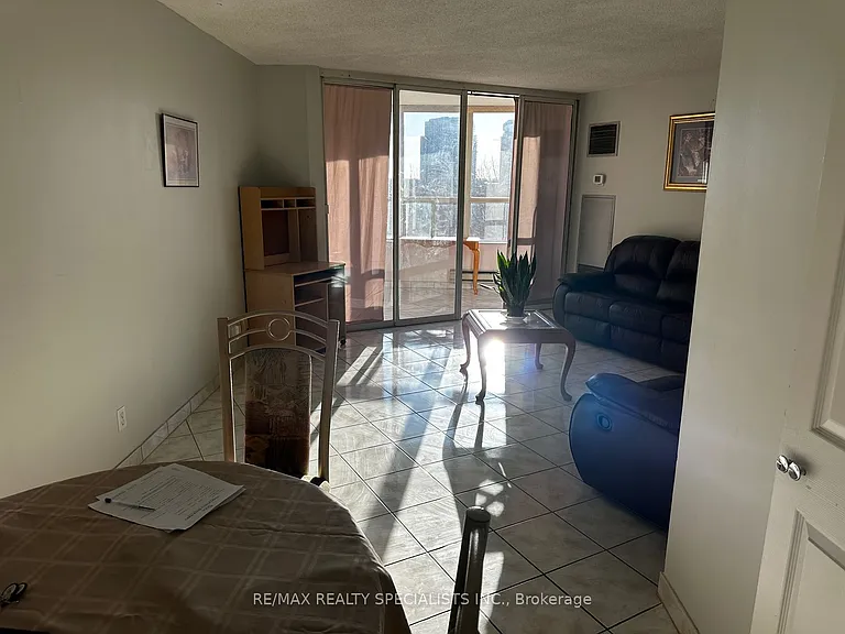 6 Humberline Dr #319 — Photo 3