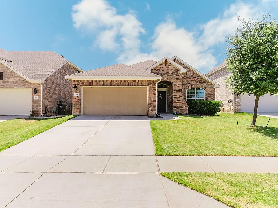 1904 Highlander Ct